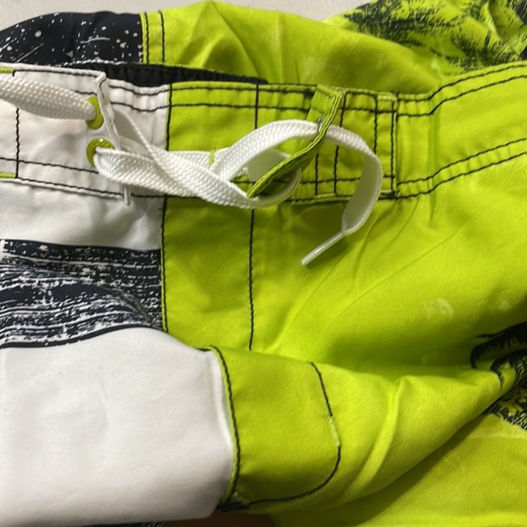 Old Navy swimming shorts size XL 14-16 - Picture 14 of 15